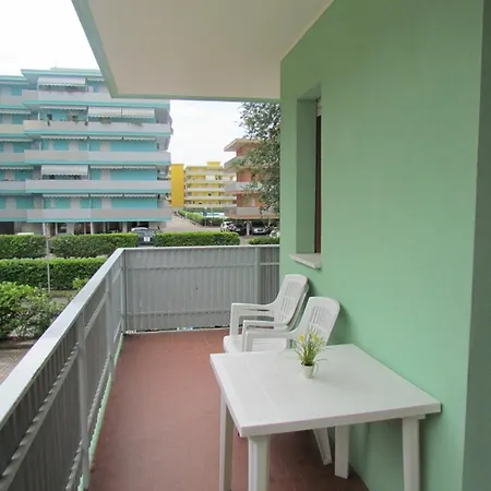 Flat And Poolside Bliss - Beahost